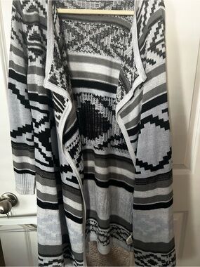 miami Gray and Black Patterned Open-Front Cardigan